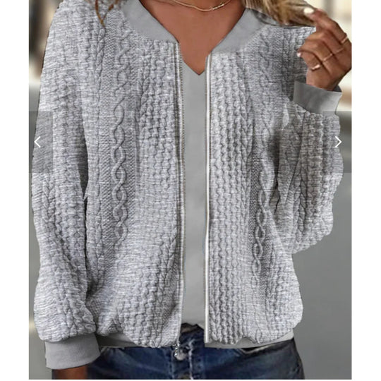 Damen Strickjacke mit modernem Kabelstrickmuster und eleganter Schnittführung EB