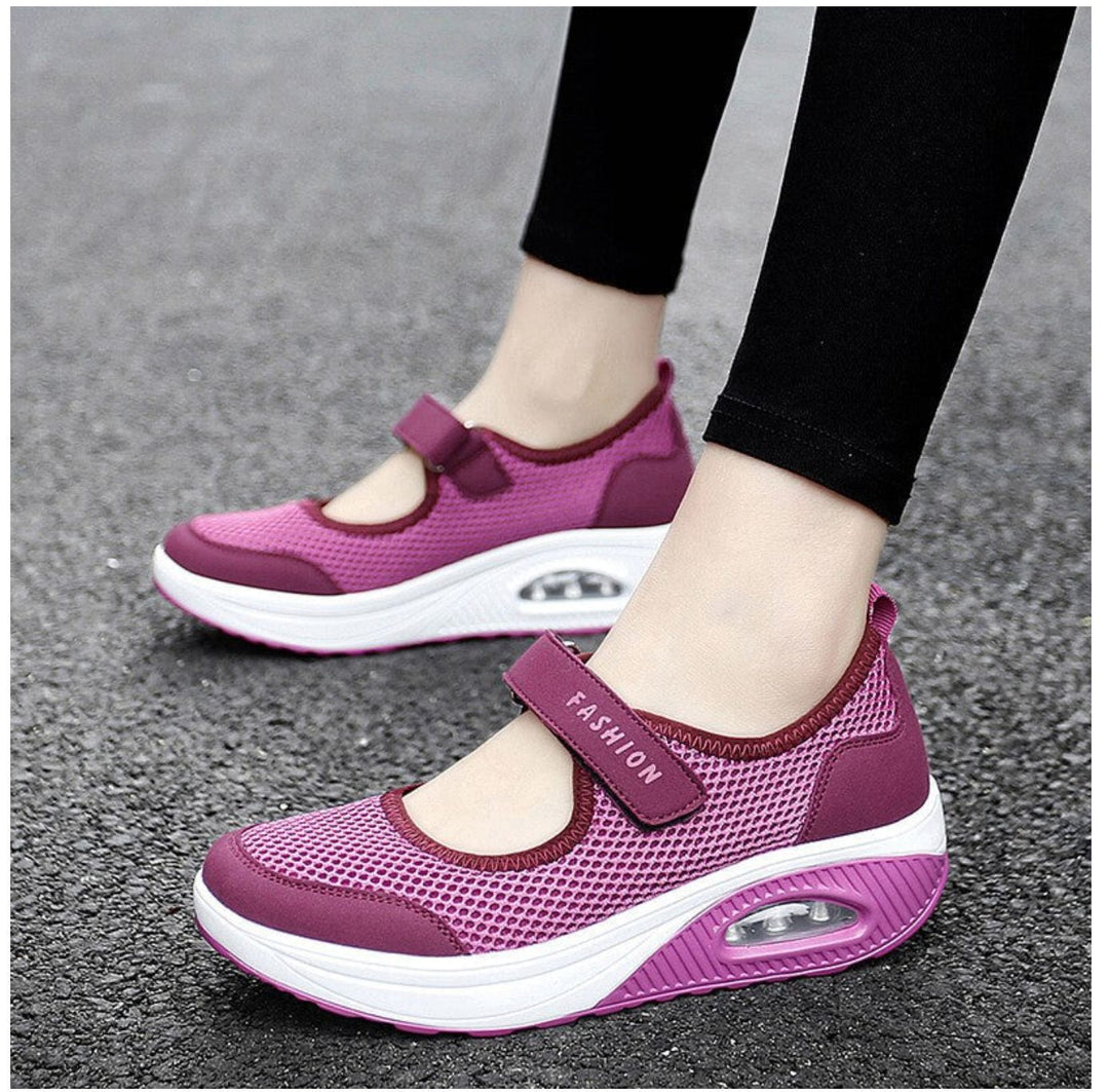 Damen Atmungsaktive Slip-On Sneakers mit verstellbarem Klettverschluss und innovativem Design EB
