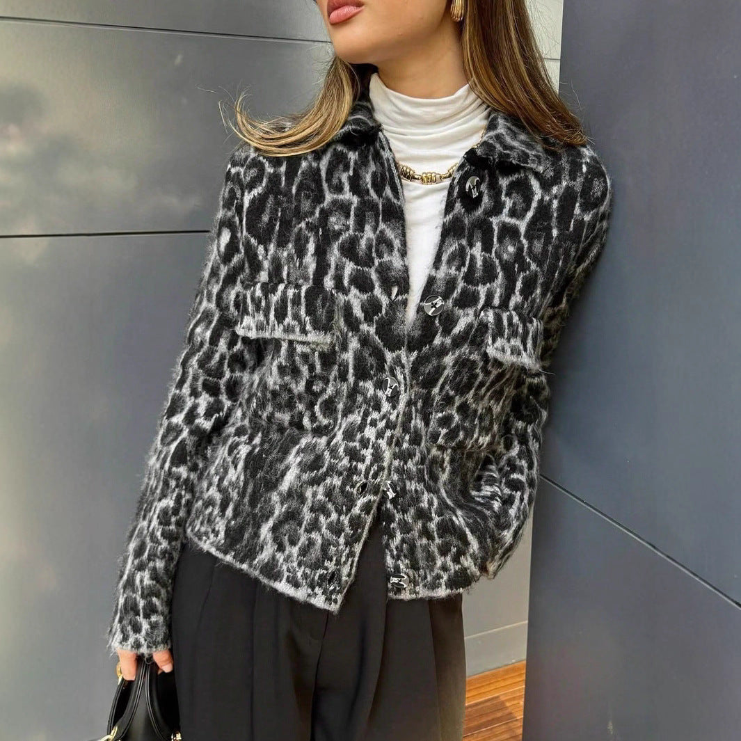 Damen modische Kurzjacke im Leopardenmuster mit aufgesetzten Taschen EB
