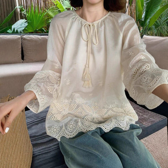 Damen zeitlose Bluse mit besticktem Spitzenbesatz und Bindeband EB