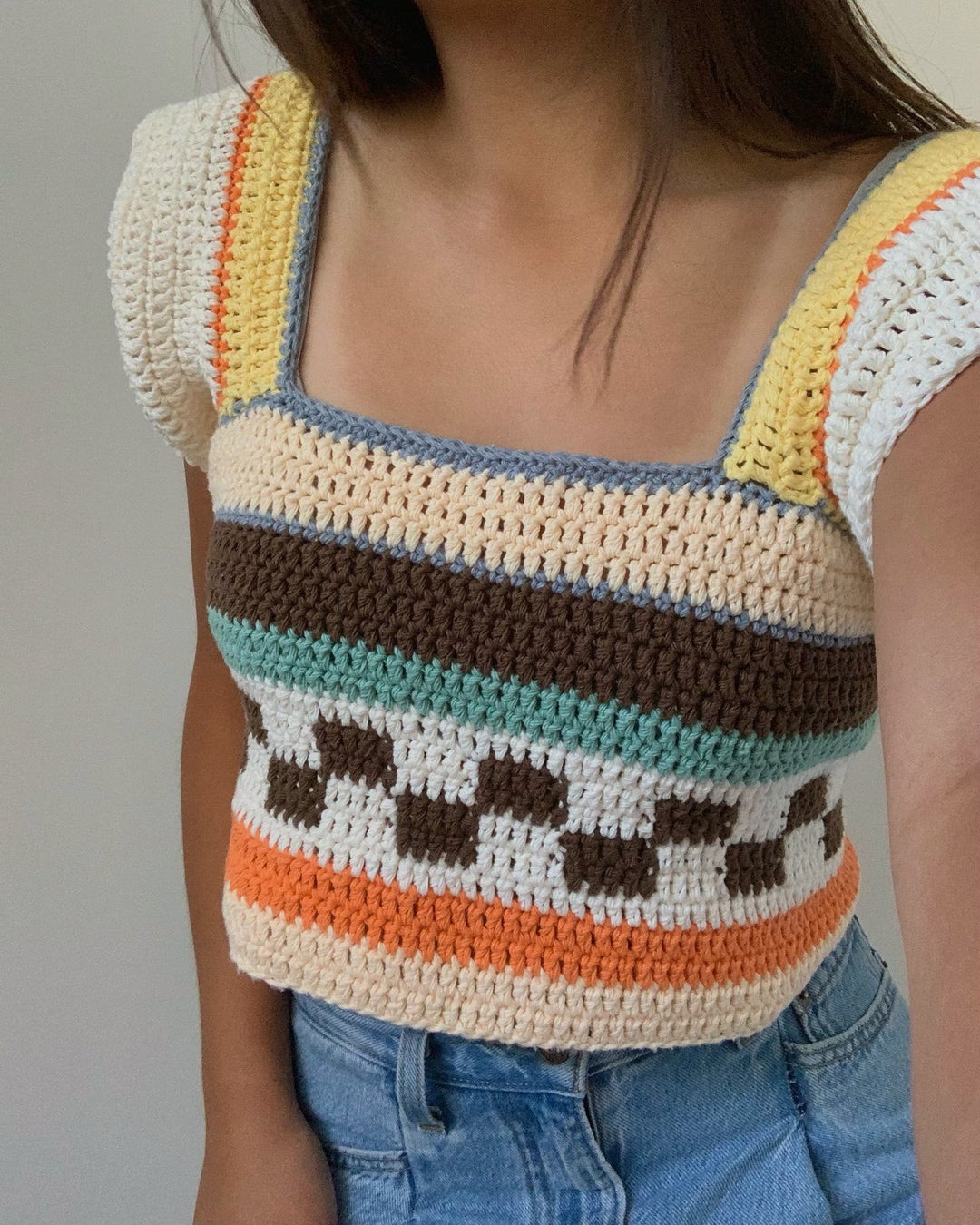 Damen gehäkeltes Crop-Top mit buntem Streifenmuster und Quadrat-Ausschnitt EB