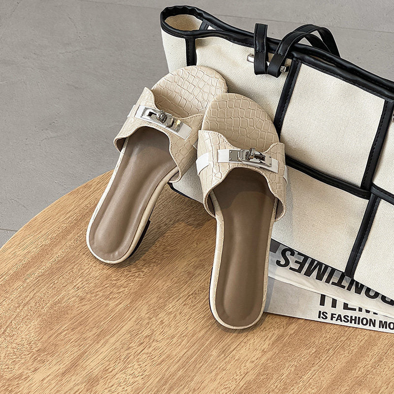 Damen Komfortable Slides mit elegantem Kettendetail EB