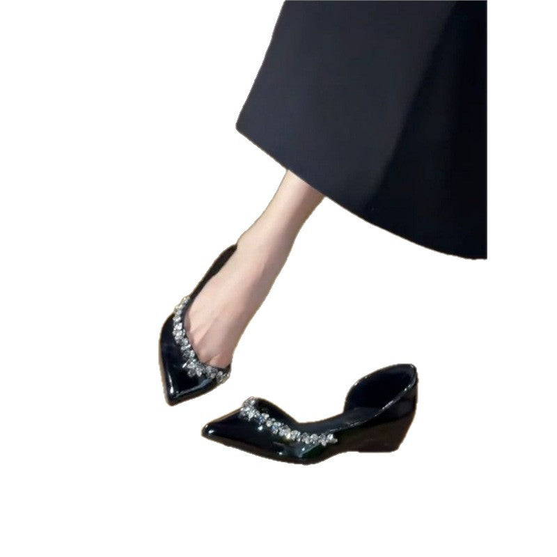 Damen spitze Wedge-Pumps mit kristallverziertem Riemen EB