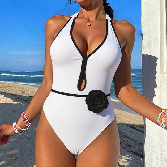Damen Eleganter Badeanzug mit einzigartigem Schlitz und floralen Akzenten EB