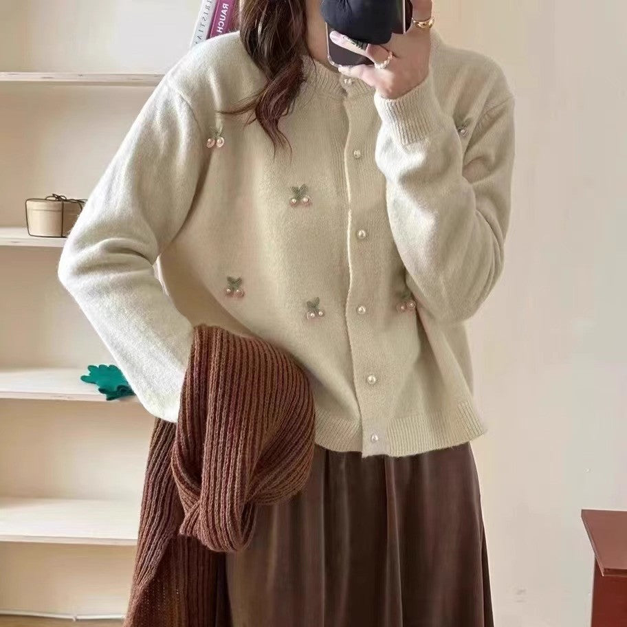 Damen Strickjacke mit feinen Perlen- und Blütenapplikationen EB