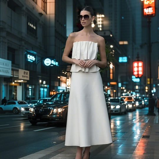 Damen Abendkleid mit schulterfreiem Oberteil und fließendem Saum EB