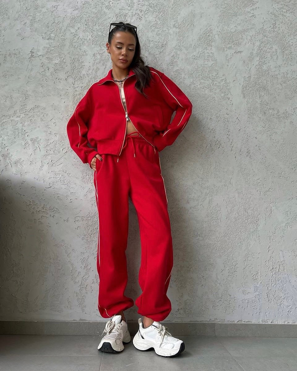 Damen lässiges Sweatset mit Stehkragen Reißverschluss gekürzter Jacke und hochtaillierter Schlaghose Eichborn Berlin