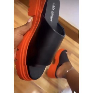 Damen Komfortable Wedge-Pantoletten mit trendigem Design EB