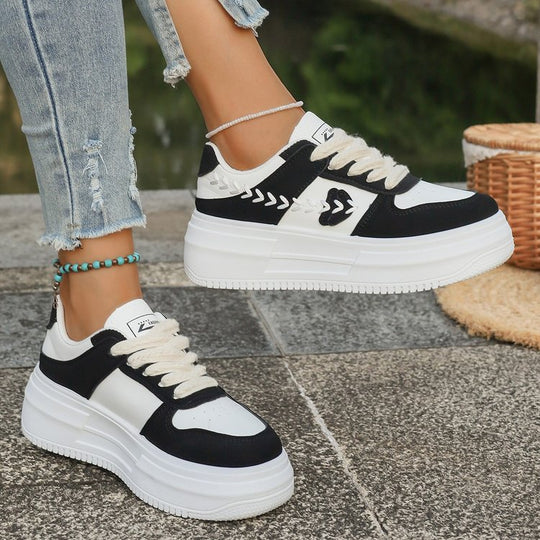 Damen Plateau-Sneaker mit dekorativen Applikationen und dämpfender Sohle EB