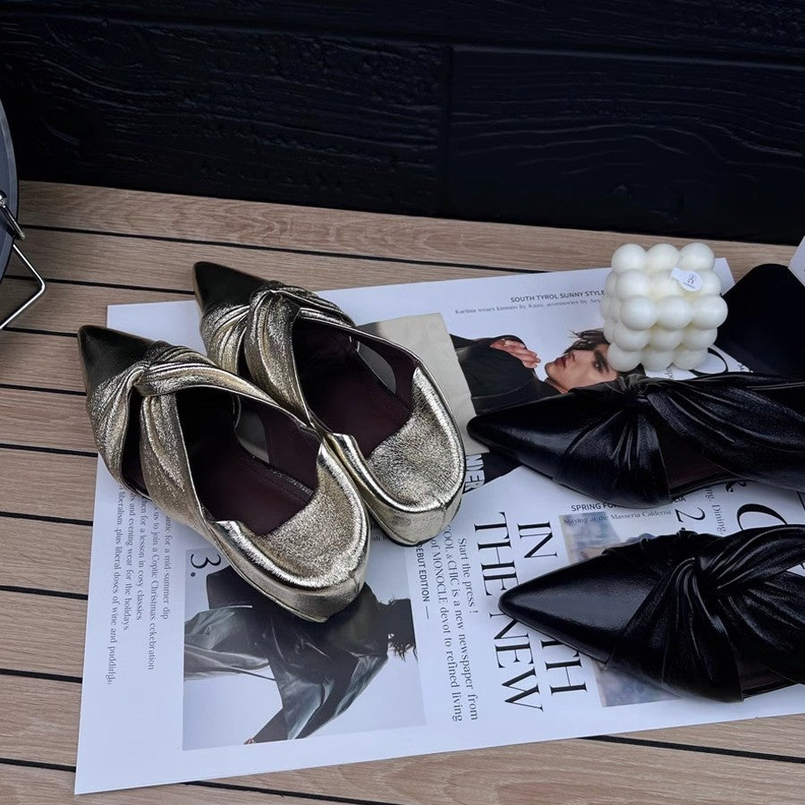 Damen Slipper mit eleganter Knotenverzierung und spitz zulaufendem Design EB