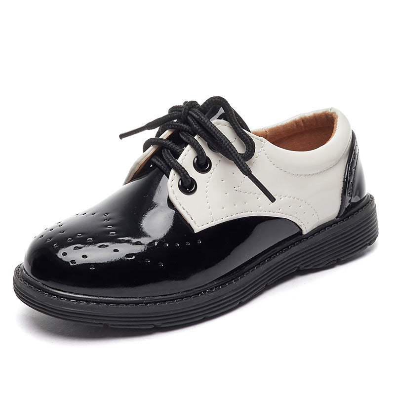 Damen Klassische Lacklederschuhe mit perforierten Details EB