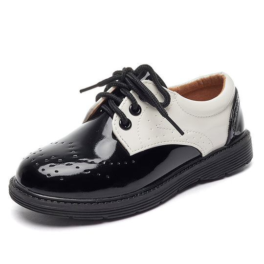 Damen Klassische Lacklederschuhe mit perforierten Details EB