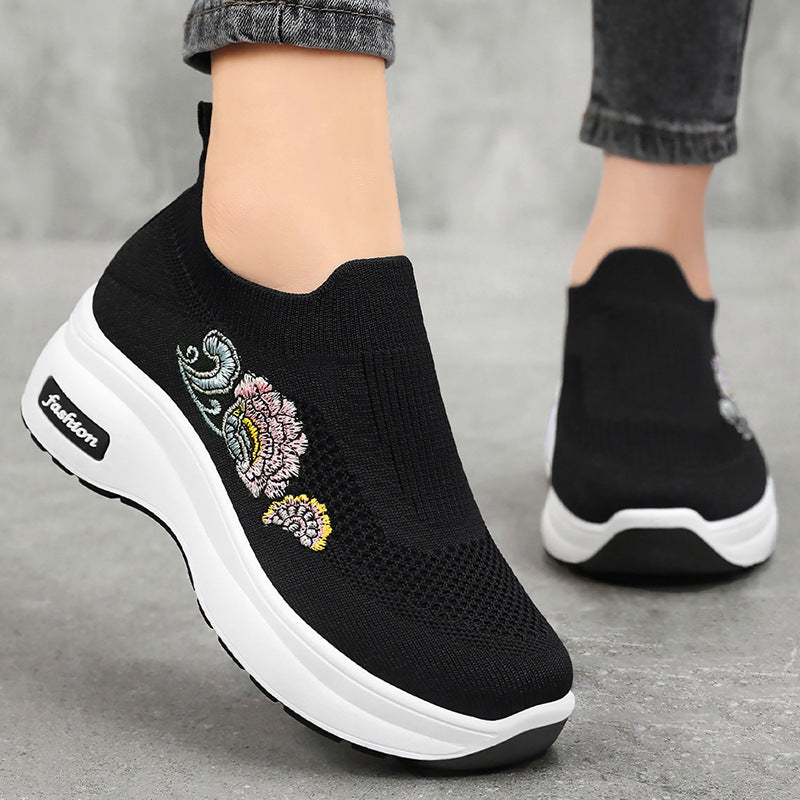Damen Modische Slip-On Sneakers mit floralem Stickdesign EB