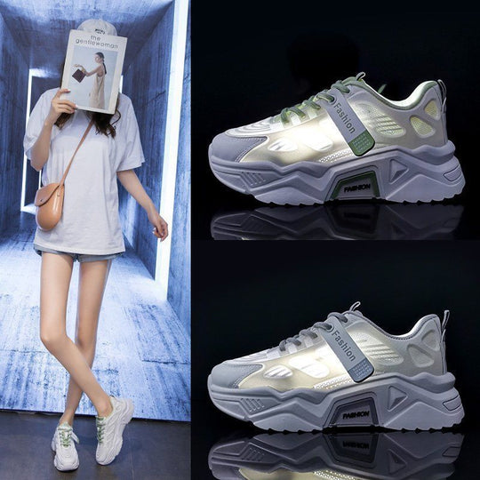 Damen Sneakers mit atmungsaktiver Mesh-Oberfläche und reflektierenden Akzenten EB
