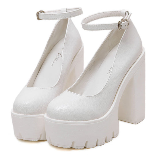 Damen Plateau-Pumps mit eleganter Doppelriemenführung und rutschfester Sohle EB