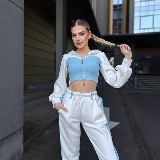 Damen sportliches Set mit cropped Kapuzenjacke und weitem Hosen EB