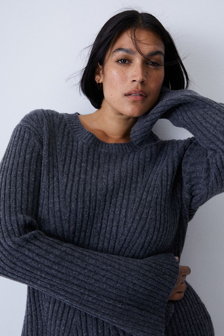 Damen Strickpullover mit raffiniertem Rippdesign EB