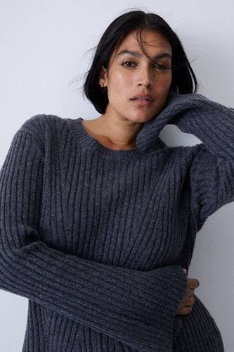Damen Strickpullover mit raffiniertem Rippdesign EB
