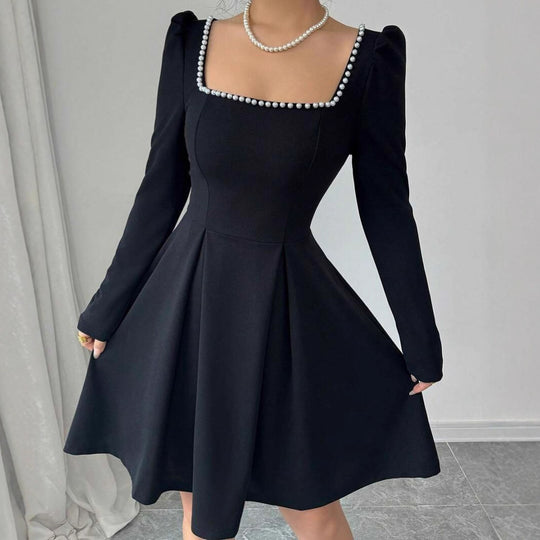 Damen Elegantes Minikleid mit schmalem Quadrat-Ausschnitt und feinem Rüschensaum EB