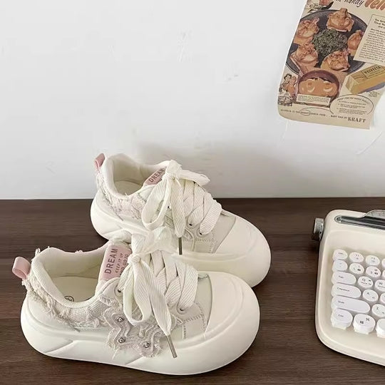 Damen Komfortable Sneaker mit modischen Details und softem Innenfutter EB