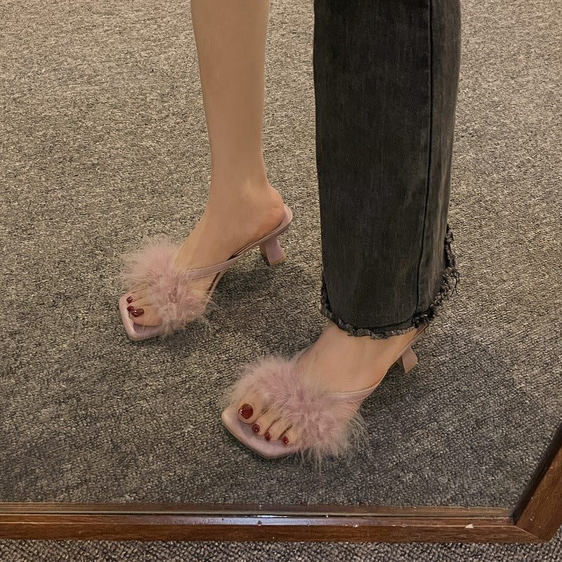 Damen Offene Mules mit dekorativem Plüschbesatz und elegantem Absatz EB