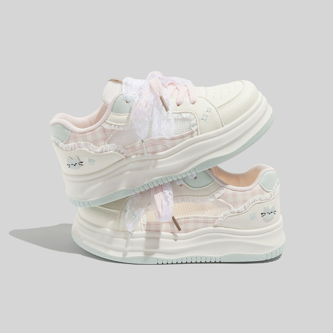 Damen Sportliche Sneakers mit verspielten Rüschen und trendigem Schnürsystem EB