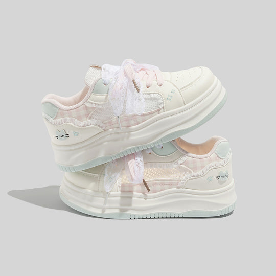 Damen Sportliche Sneakers mit verspielten Rüschen und trendigem Schnürsystem EB