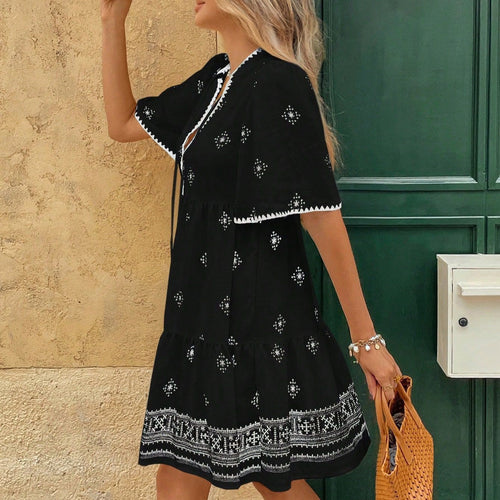 Damen Kurzarm Kleid mit verspieltem Schnitt und Spitze EB