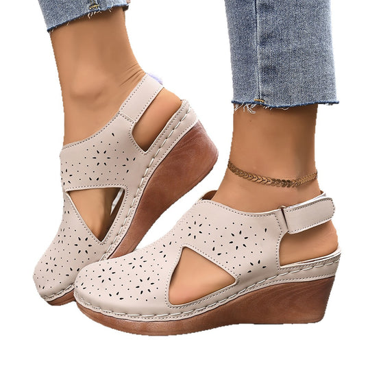 Damen Wedge-Sandalen mit ergonomischem Fußbett und modischem Cut-Out-Design EB