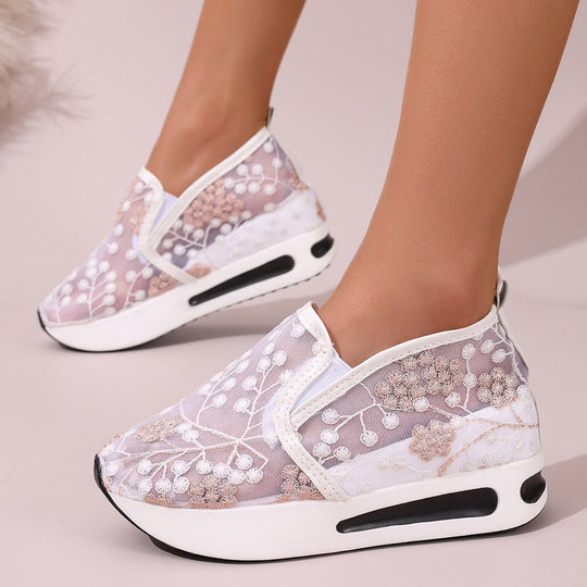 Damen Elegante und luftige Sneakers mit floraler Bestickung EB