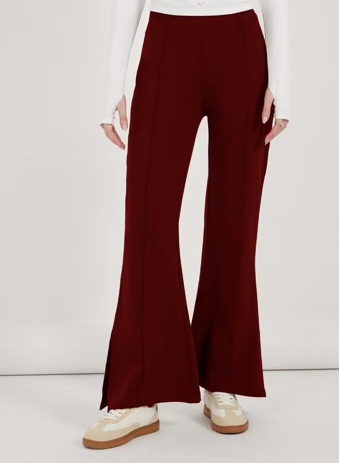 Damen weite Flared-Hose aus strukturiertem Material mit seitlichen Schlitzen EB