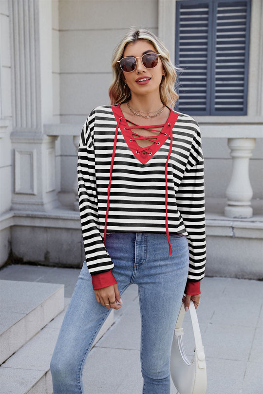 Damen modischer Cropped Pullover mit auffälligem Schnürdetail EB