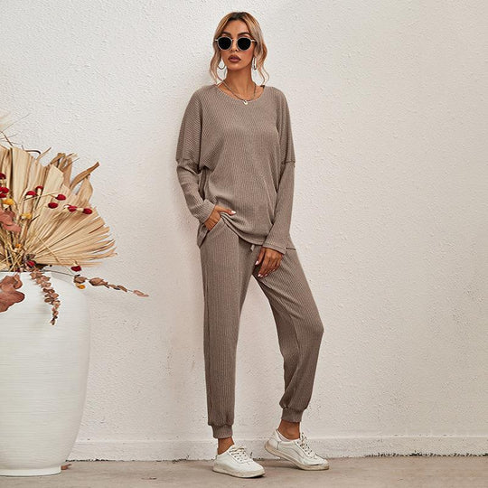 Damen gemütlicher Lounge-Anzug mit lässigem Schnitt und praktischen Taschen EB
