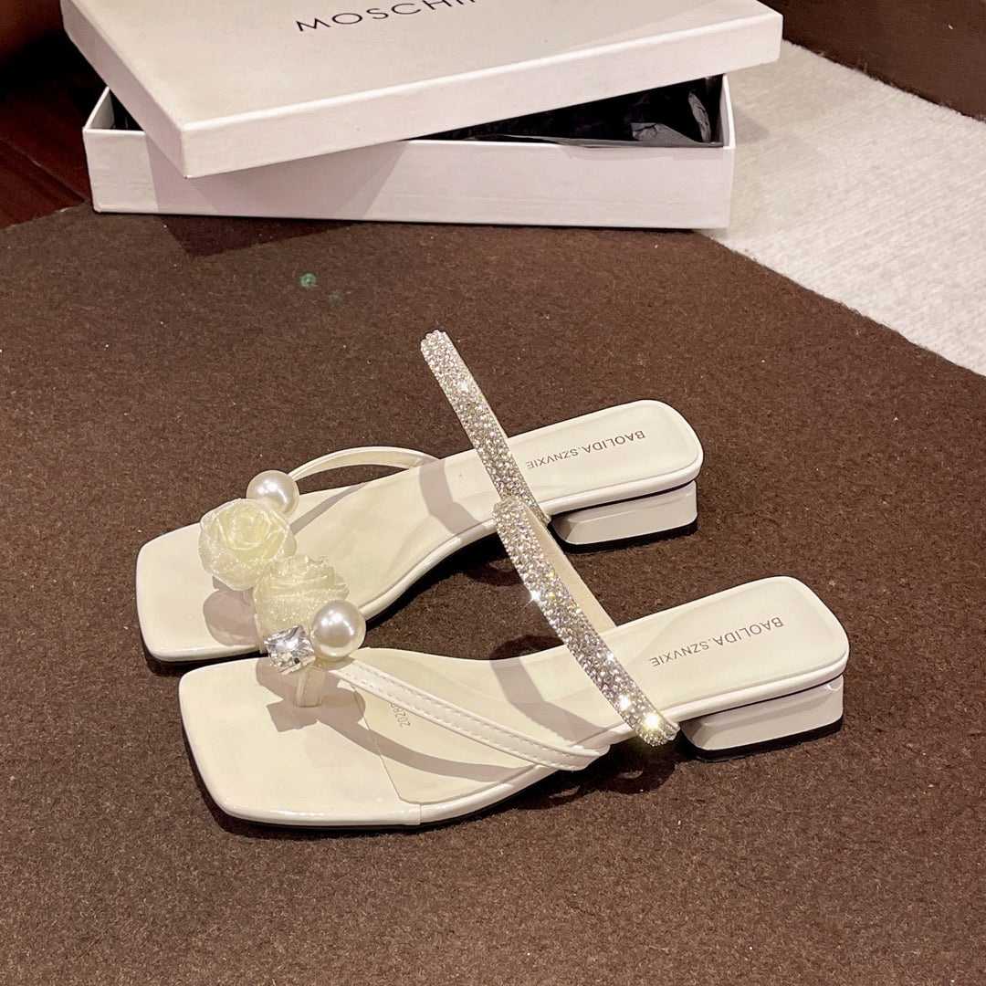Damen Glamouröse Strandsandalen mit funkelnden Applikationen und zarten Blüten von EB