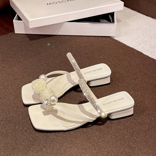 Damen Glamouröse Strandsandalen mit funkelnden Applikationen und zarten Blüten von EB