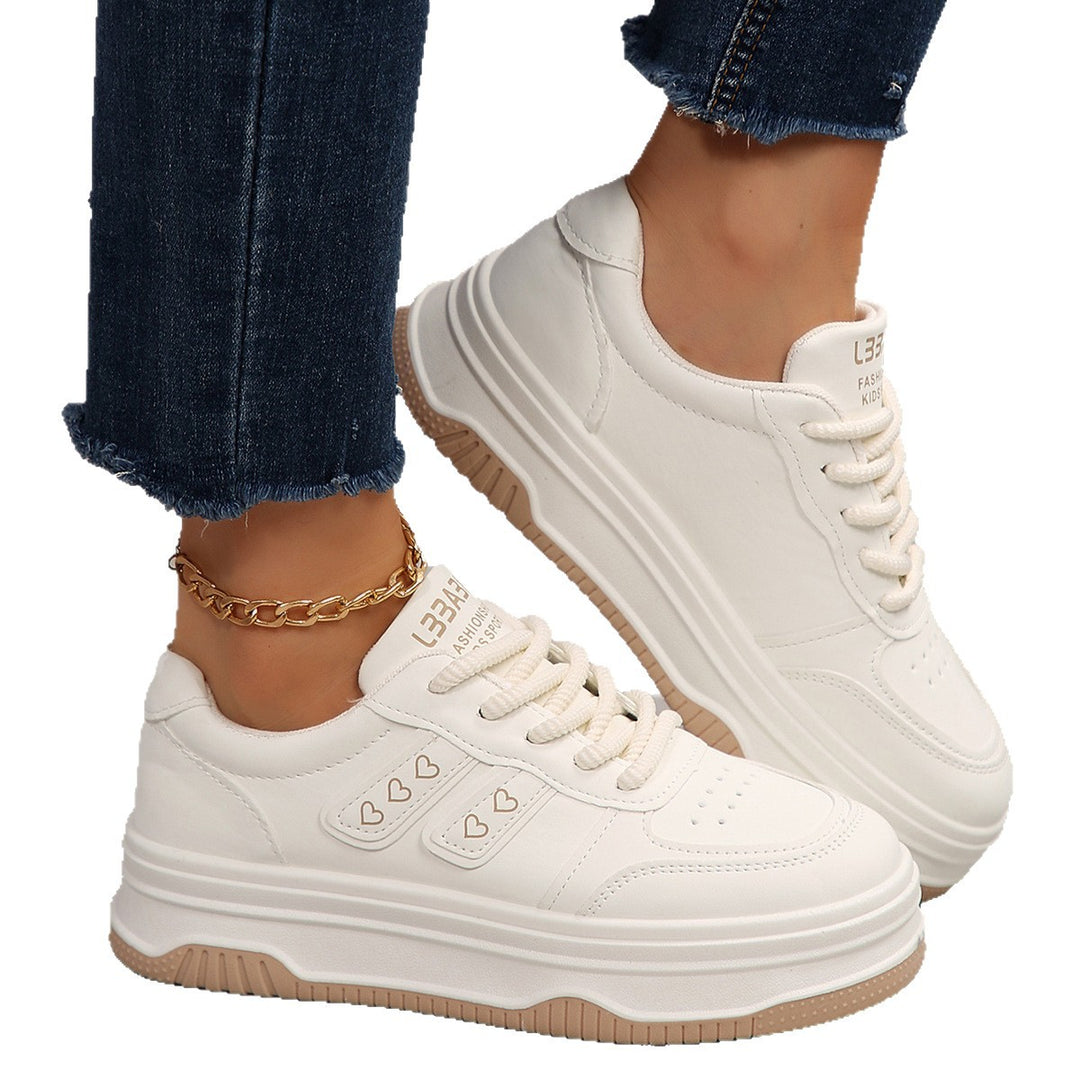 Damen Sneakers mit Herzen-Applikationen und strukturierter Laufsohle EB