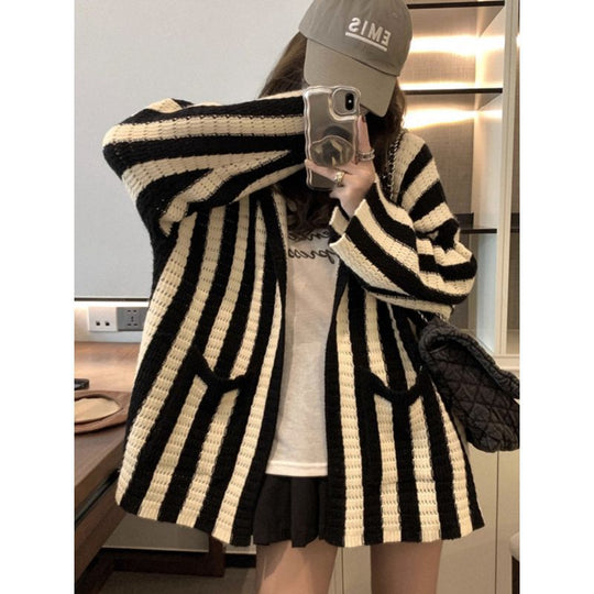 Damen Oversized Strickponcho mit grafischem Streifenmuster EB
