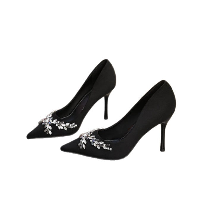 Damen elegante Pumps mit funkelndem Schmuckdetail EB