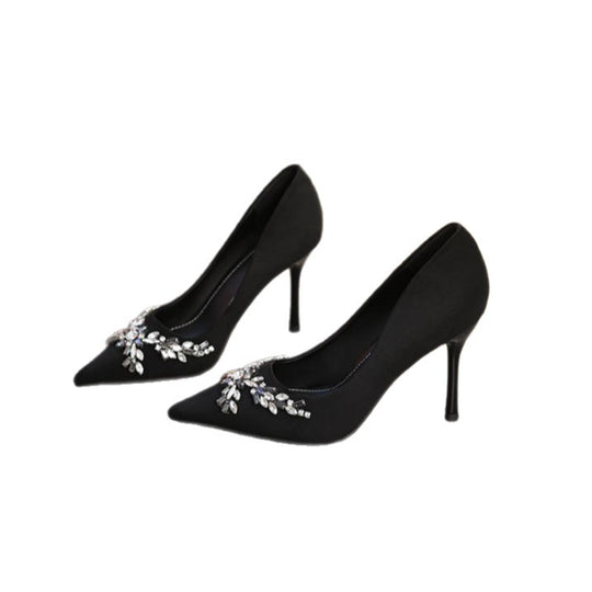 Damen elegante Pumps mit funkelndem Schmuckdetail EB
