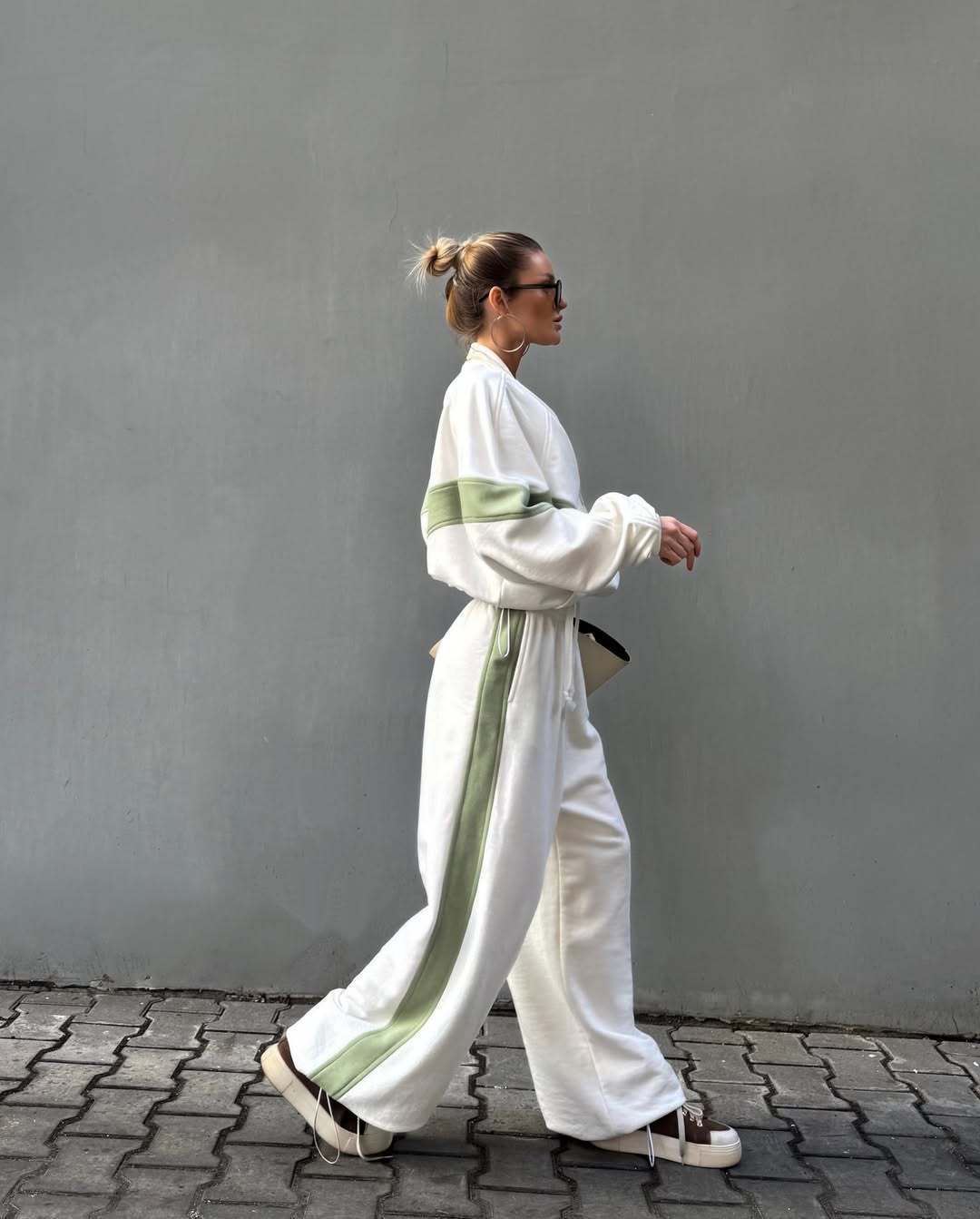 Damen Zweiteiliges Oversized Windbreaker-Set mit Kontraststreifen, Elastischem Saum und Tunnelzughose EB