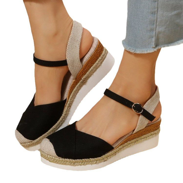 Damen Wedge-Sandalen mit elastischem Riemen und geflochtenem Detail EB