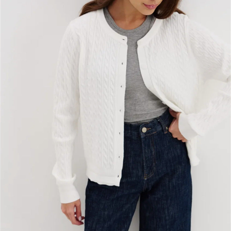 Damen Strickjacke mit feinem Zopfmuster und modischen Knöpfen EB