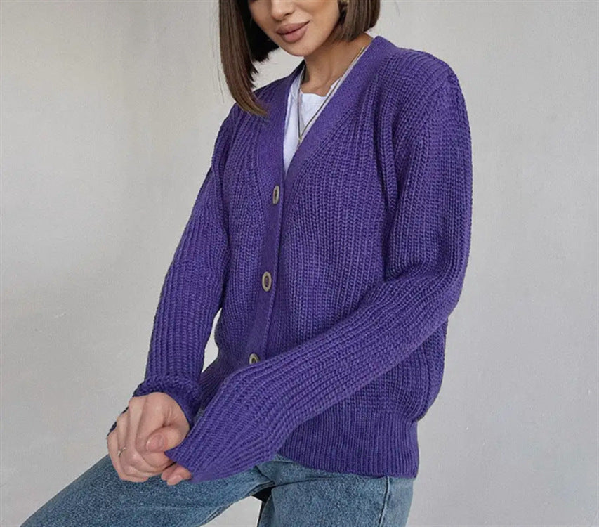 Damen Boxy-Grobstrick-Cardigan mit tiefer V-Leiste, Holzknopfverschluss und geripptem Saum EB