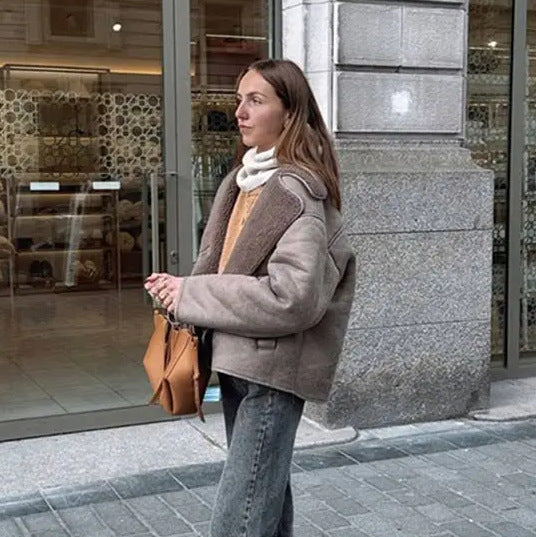Damen modische Kunstfelljacke mit oversized Schnitt und breitem Kragen EB