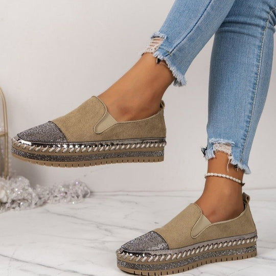 Damen Slip-On Sneakers mit schimmerndem Vorderbereich und modischem Plateau EB