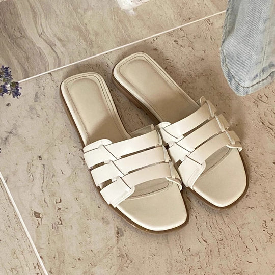 Damen Flache Riemensandalen mit geflochtenem Design und ergonomischem Fußbett EB