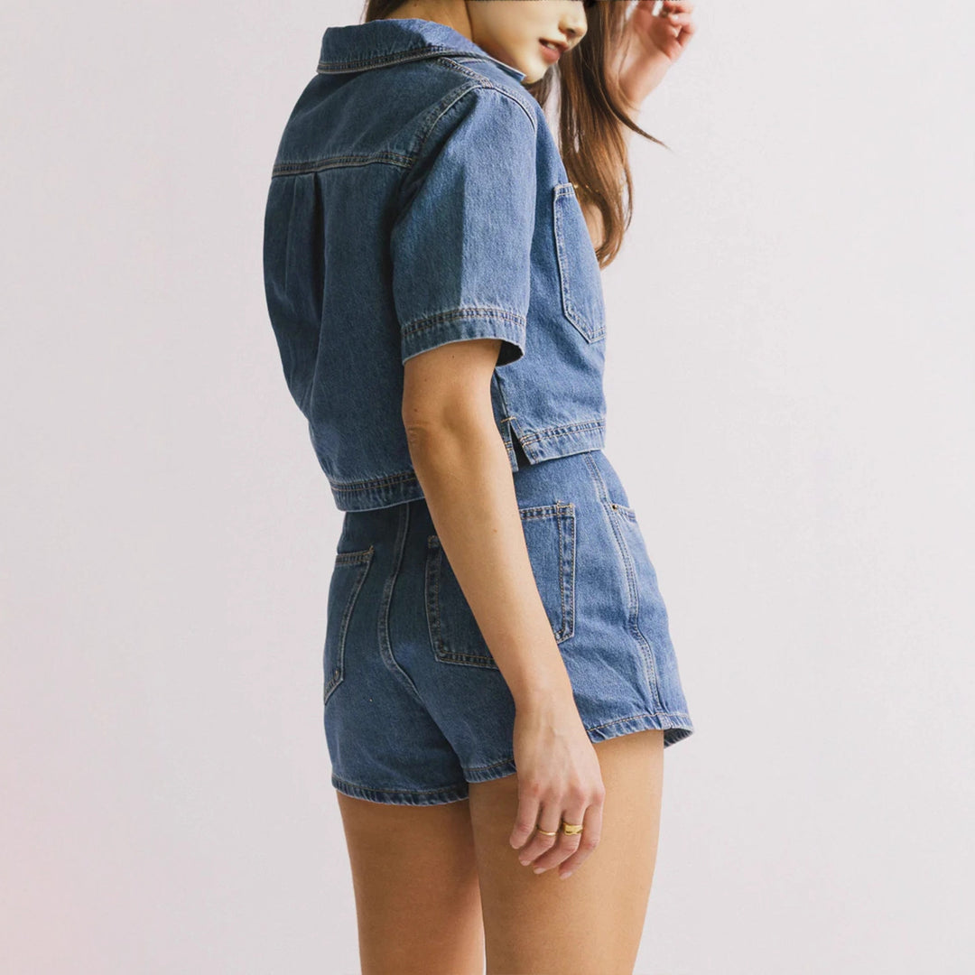 Damen Denim-Crop-Hemd mit aufgesetzten Taschen und knieumspielendem Rock EB