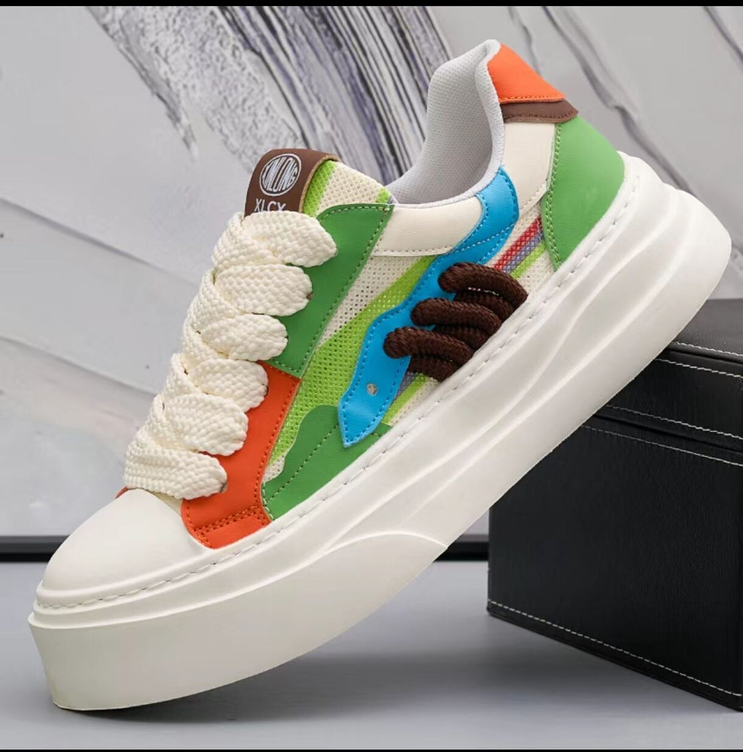 Damen Modische Plattform Sneakers mit einzigartigen grafischen Mustern und bequemer Sohle EB