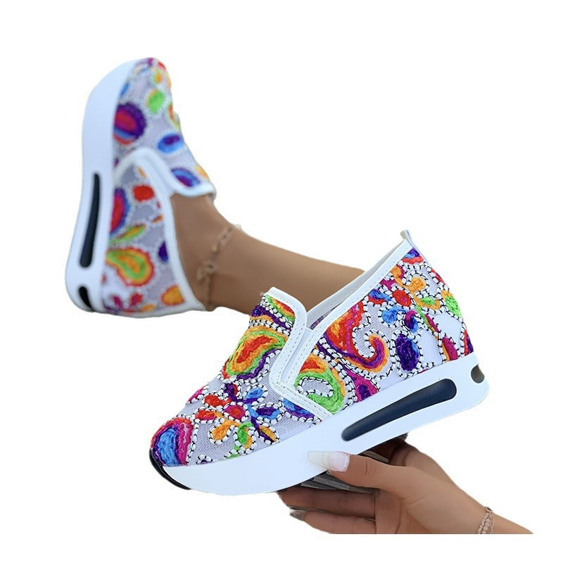 Damen modische Slip-On Sneakers mit buntem Stickdesign EB