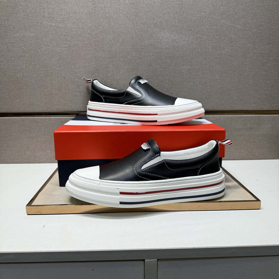 Damen Komfortable Slip-On Sneakers mit modischem Design und raffiniertem Sohlenprofil EB